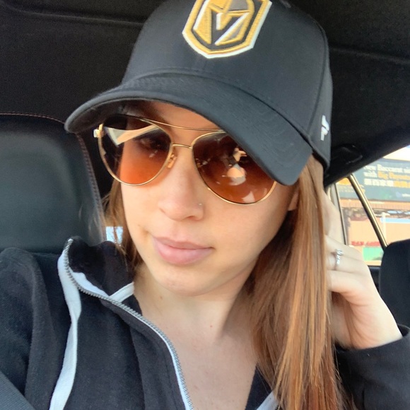 Meet your Posher, Renée - Picture 1 of 1